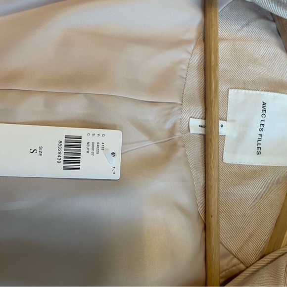 Anthropologie NWT Tan and White Trench Coat with Classic Notched Collar - Picture 4 of 8